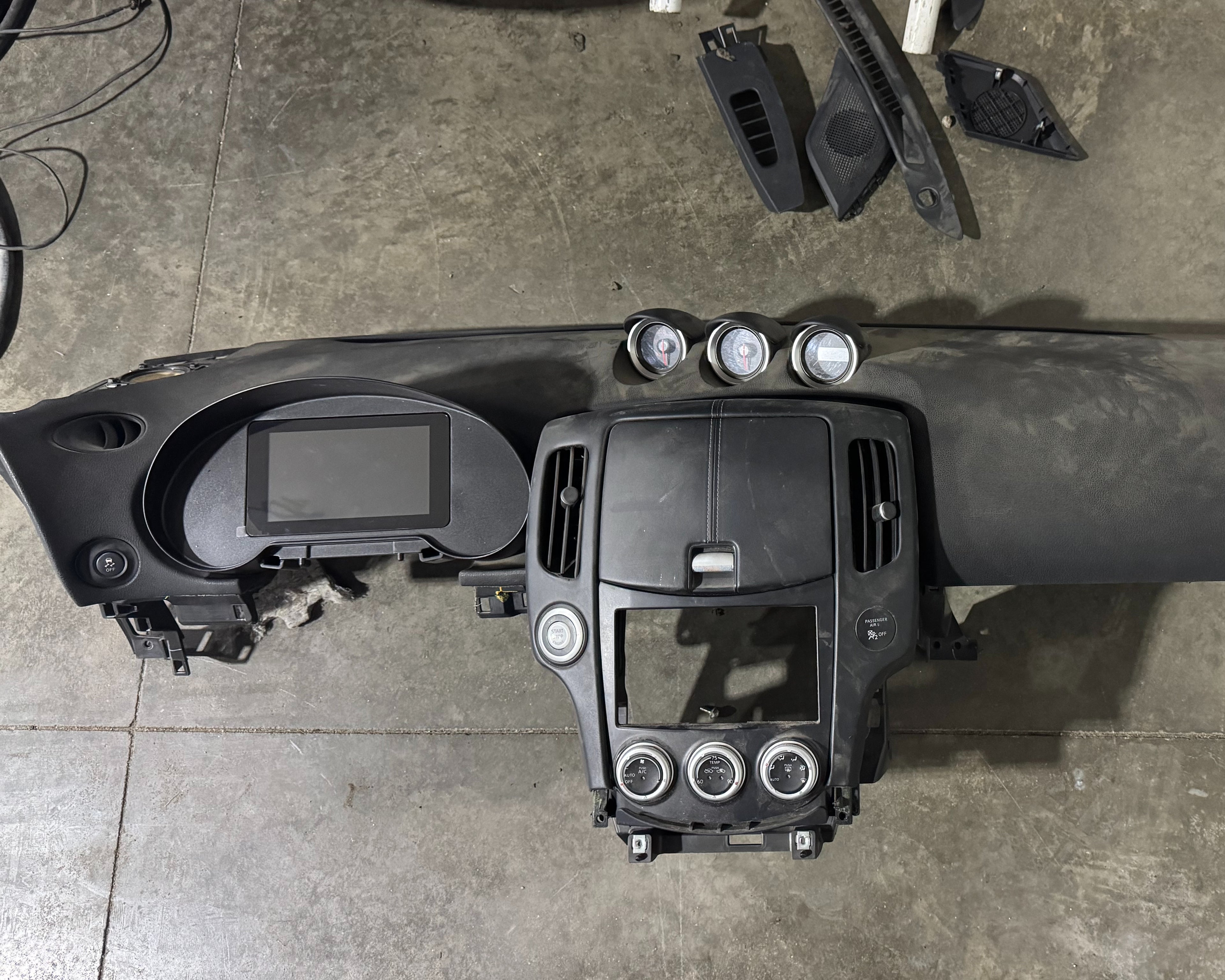 Powertune 7" Dash Cluster Mount for Nissan 370Z (Z34)